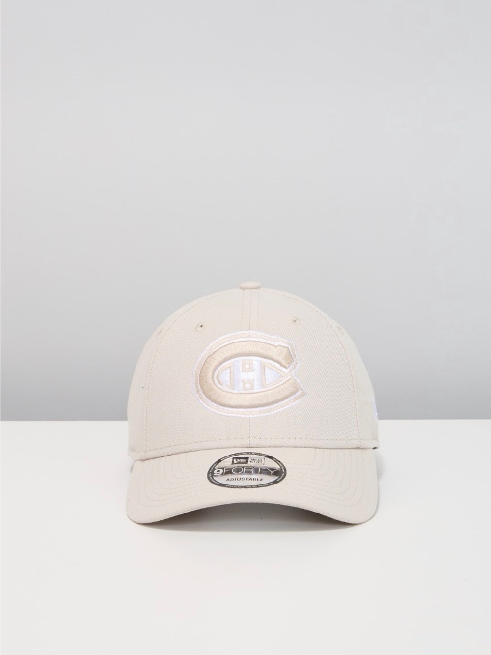 Canadian’s cap in beige- sticker not included
